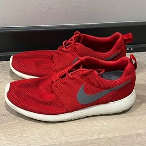 Nike Tennis Shoes 8.5